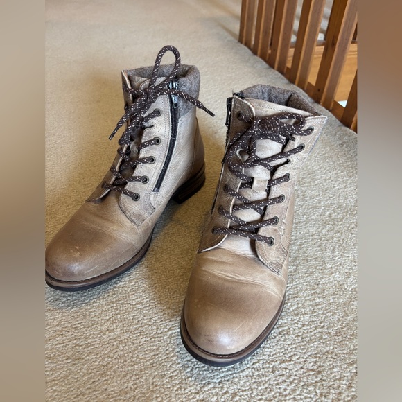 Taos Cutie Leather Boots - Picture 2 of 11